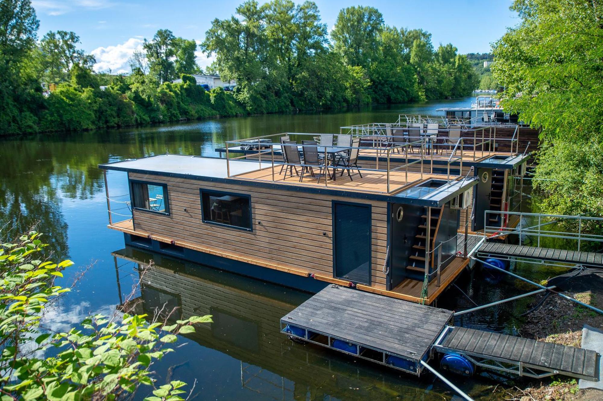 Отель Prague Bay Houseboats Экстерьер фото